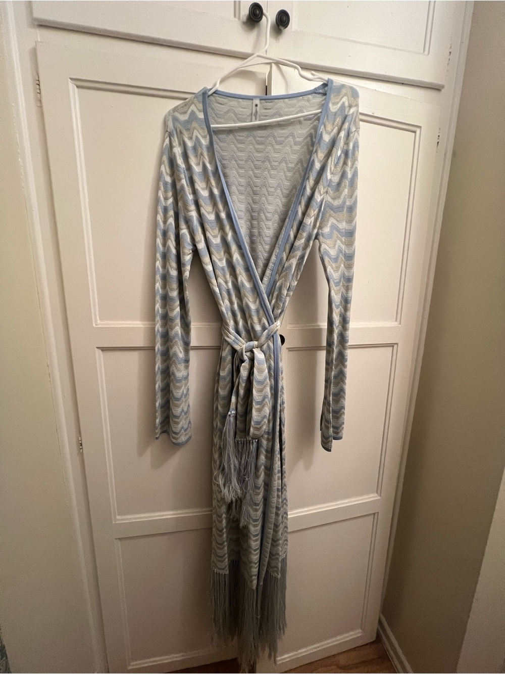 Devon Windsor Lia Robe in Arctic - Picture 5 of 10